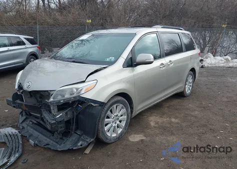 2015 Toyota Sienna Limited Premium 7 Passenger z USA, uszkodzony, nr VIN 5TDDK3DC2FS101256